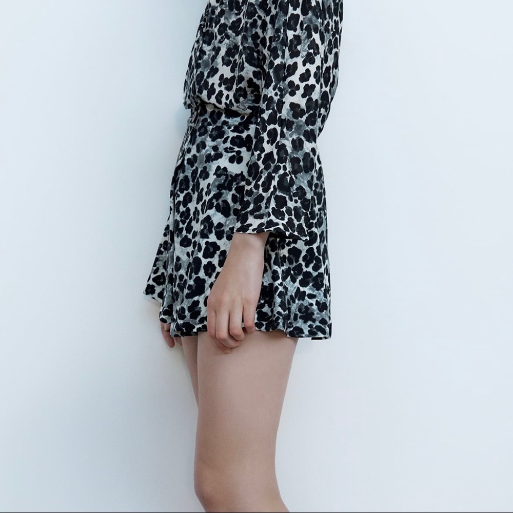 NET Zara cheetah leopard print satin skort/shorts in blue - Picture 3 of 12